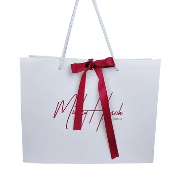 dizajn customizd Luksuzni Besplatni Uzorak Logo Dizajn CMYK Ispis Poklon Pakiranje Umjetnički Papirnatu vrećicu S Crvenim Lukom