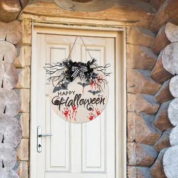 Na ulaznim vratima Visi pločica s prikazom Duhova na Halloween, Drvena pločica s prikazom straha, Provodi Grane, Mrlje krvi šišmiša I Vrata znak s lukom